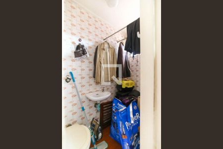 Casa à venda com 235m², 5 quartos e 2 vagas Casa à venda com 235m², 5 quartos e 2 vagasBanheiro de Serviço