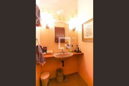 Casa à venda com 235m², 5 quartos e 2 vagas Casa à venda com 235m², 5 quartos e 2 vagasBanheiro 4