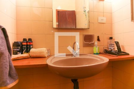 Casa à venda com 235m², 5 quartos e 2 vagas Casa à venda com 235m², 5 quartos e 2 vagasBanheiro 4