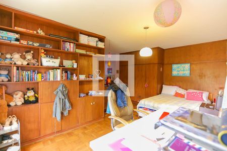 Casa à venda com 235m², 5 quartos e 2 vagas Casa à venda com 235m², 5 quartos e 2 vagasQuarto 2