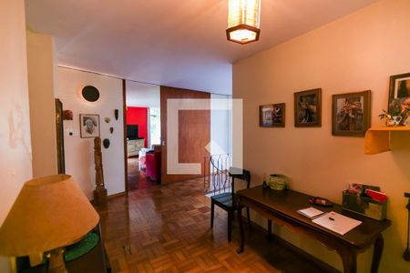 Casa à venda com 235m², 5 quartos e 2 vagas Casa à venda com 235m², 5 quartos e 2 vagasCorredor