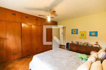 Casa à venda com 235m², 5 quartos e 2 vagas Casa à venda com 235m², 5 quartos e 2 vagasQuarto