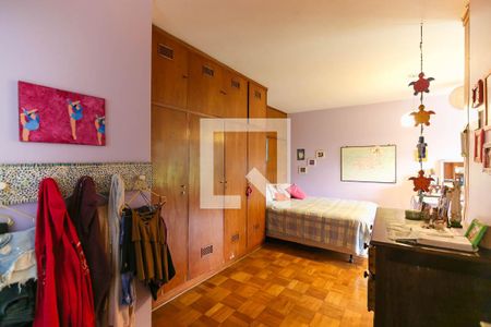 Casa à venda com 235m², 5 quartos e 2 vagas Casa à venda com 235m², 5 quartos e 2 vagasQuarto 2