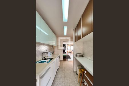 Apartamento à venda com 130m², 3 quartos e 2 vagasCozinha