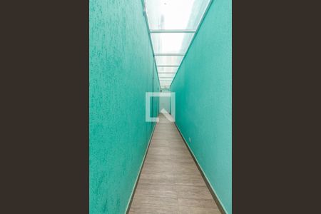 Casa à venda com 301m², 3 quartos e 2 vagas Casa à venda com 301m², 3 quartos e 2 vagasCorredor lateral