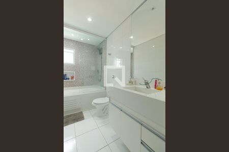 Casa à venda com 301m², 3 quartos e 2 vagas Casa à venda com 301m², 3 quartos e 2 vagasBanheiro do quarto 2