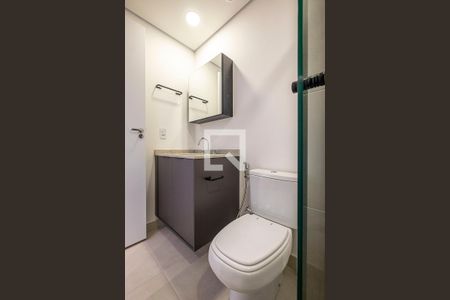 Banheiro de kitnet/studio à venda com 1 quarto, 27m² em Pinheiros, São Paulo