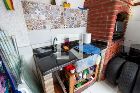 Casa para alugar com 75m², 2 quartos e 2 vagas Casa para alugar com 75m², 2 quartos e 2 vagasDetalhe da churrasqueira