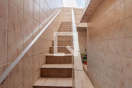 Casa à venda com 263m², 4 quartos e 2 vagasEscadas ára Lavanderia 