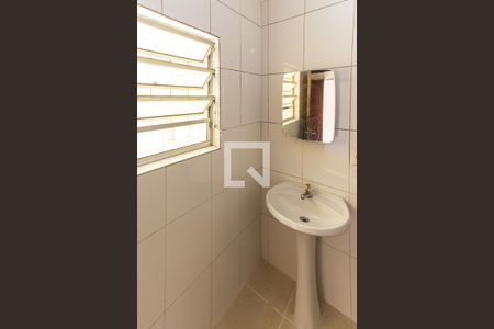 Casa para alugar com 80m², 2 quartos e 1 vaga Casa para alugar com 80m², 2 quartos e 1 vagaBanheiro