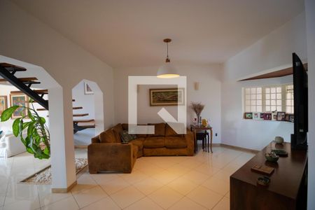 Salas de casa para alugar com 4 quartos, 340m² em Bairro das Palmeiras, Campinas