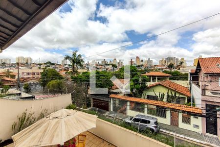 Casa à venda com 253m², 4 quartos e 3 vagas Casa à venda com 253m², 4 quartos e 3 vagasVista