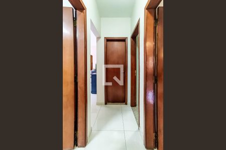 Casa à venda com 253m², 4 quartos e 3 vagas Casa à venda com 253m², 4 quartos e 3 vagasCorredor