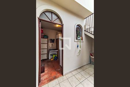 Casa à venda com 253m², 4 quartos e 3 vagas Casa à venda com 253m², 4 quartos e 3 vagasQuintal / Área de Serviço