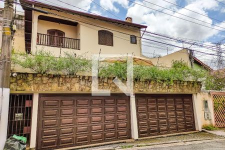 Casa à venda com 253m², 4 quartos e 3 vagas Casa à venda com 253m², 4 quartos e 3 vagasFachada