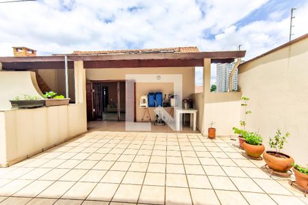 Casa à venda com 253m², 4 quartos e 3 vagas Casa à venda com 253m², 4 quartos e 3 vagasTerraço Fundos