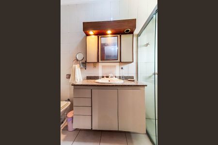 Casa à venda com 253m², 4 quartos e 3 vagas Casa à venda com 253m², 4 quartos e 3 vagasBanheiro Suíte 2