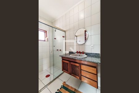 Casa à venda com 253m², 4 quartos e 3 vagas Casa à venda com 253m², 4 quartos e 3 vagasBanheiro