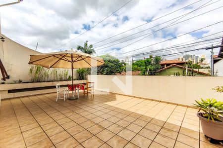 Casa à venda com 253m², 4 quartos e 3 vagas Casa à venda com 253m², 4 quartos e 3 vagasTerraço da Sala