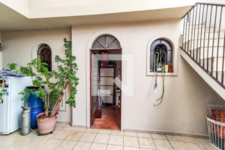 Casa à venda com 253m², 4 quartos e 3 vagas Casa à venda com 253m², 4 quartos e 3 vagasQuintal / Área de Serviço