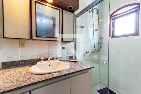 Casa à venda com 253m², 4 quartos e 3 vagas Casa à venda com 253m², 4 quartos e 3 vagasBanheiro Suíte 2