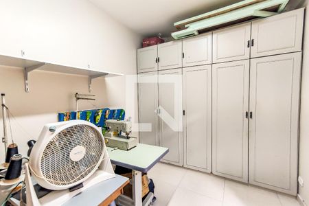 Casa à venda com 253m², 4 quartos e 3 vagas Casa à venda com 253m², 4 quartos e 3 vagasQuarto 1