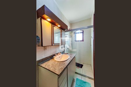 Casa à venda com 253m², 4 quartos e 3 vagas Casa à venda com 253m², 4 quartos e 3 vagasBanheiro Suíte 2