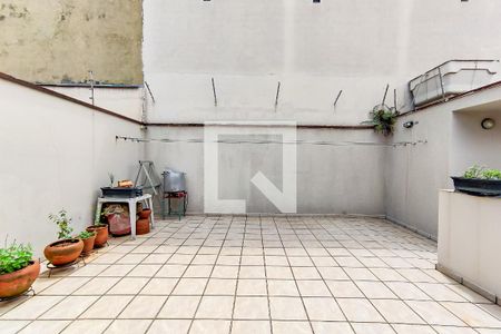 Casa à venda com 253m², 4 quartos e 3 vagas Casa à venda com 253m², 4 quartos e 3 vagasTerraço Fundos