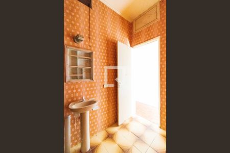 Casa à venda com 180m², 3 quartos e 2 vagasBanheiro