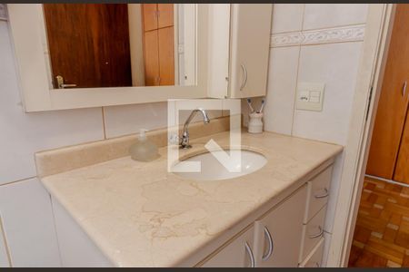 Casa à venda com 235m², 3 quartos e 2 vagasBanheiro da Suíte