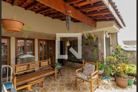 Casa à venda com 235m², 3 quartos e 2 vagasTerraço