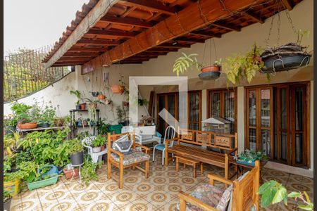 Casa à venda com 235m², 3 quartos e 2 vagasTerraço