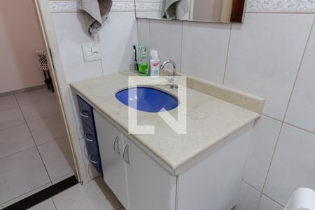 Casa à venda com 235m², 3 quartos e 2 vagasBanheiro 