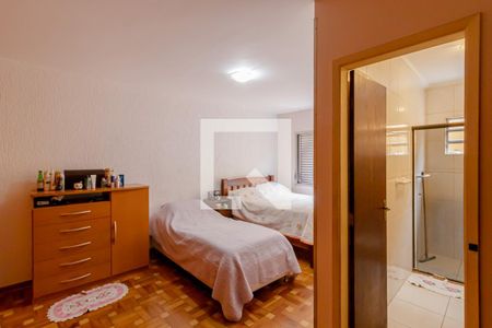 Casa à venda com 235m², 3 quartos e 2 vagasSuíte