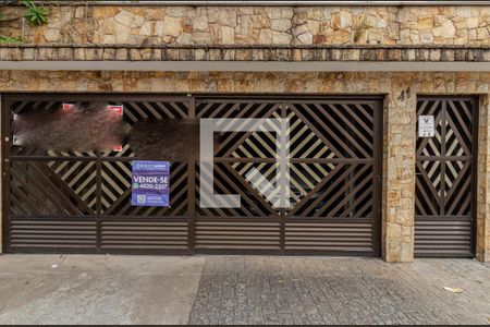 Casa à venda com 235m², 3 quartos e 2 vagasFachada