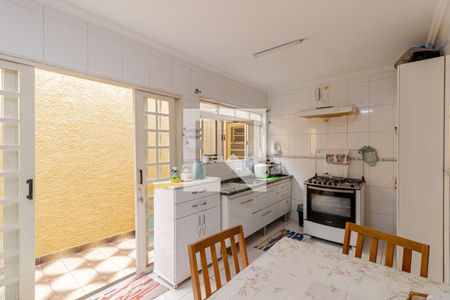 Casa à venda com 235m², 3 quartos e 2 vagasCozinha