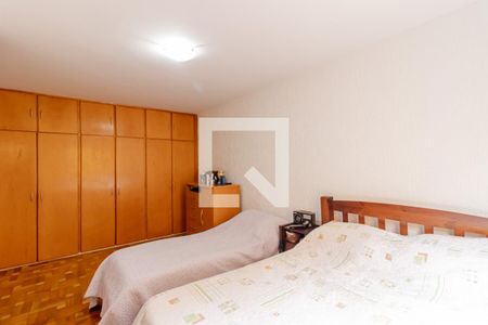 Casa à venda com 235m², 3 quartos e 2 vagasSuíte