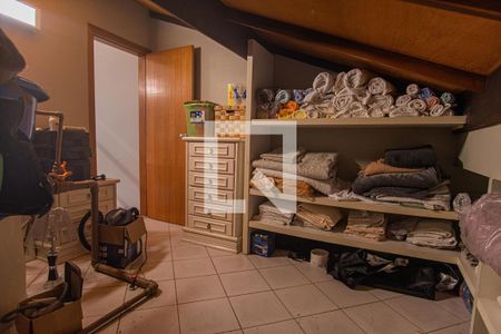 Casa à venda com 278m², 4 quartos e 5 vagasDepósito