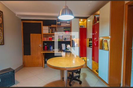 Casa à venda com 278m², 4 quartos e 5 vagasSótão