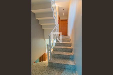 Casa à venda com 278m², 4 quartos e 5 vagasEscada