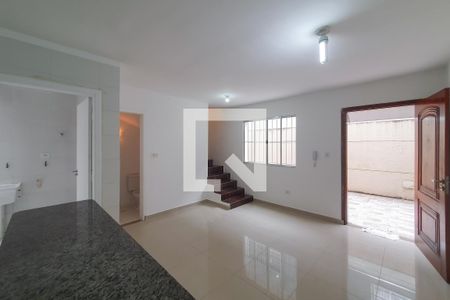 Sala de casa de condomínio para alugar com 2 quartos, 70m² em Vila Monumento, São Paulo