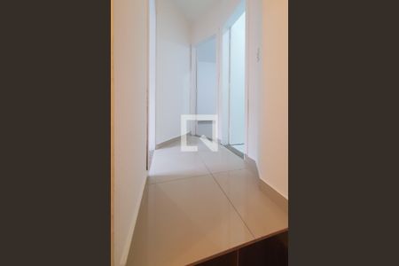 Corredor de casa de condomínio para alugar com 2 quartos, 70m² em Vila Monumento, São Paulo