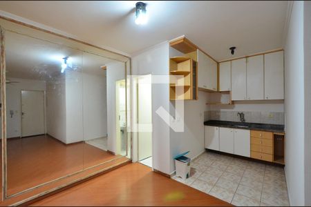 Sala/Cozinha de apartamento para alugar com 1 quarto, 40m² em Mirandópolis, São Paulo