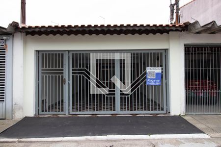 Casa para alugar com 150m², 2 quartos e 2 vagas Casa para alugar com 150m², 2 quartos e 2 vagasFachada
