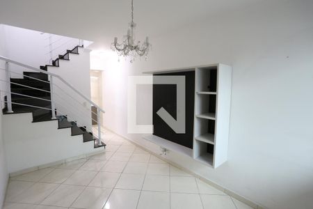 Sala de casa de condomínio para alugar com 2 quartos, 55m² em Vila Pierina, São Paulo