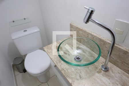 Lavabo de casa de condomínio para alugar com 2 quartos, 55m² em Vila Pierina, São Paulo