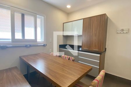 Casa de condomínio à venda com 450m², 4 quartos e 4 vagasCopa