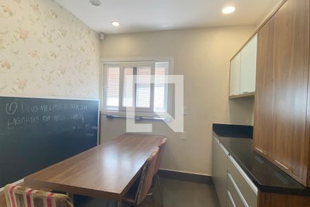 Casa de condomínio à venda com 450m², 4 quartos e 4 vagasCopa