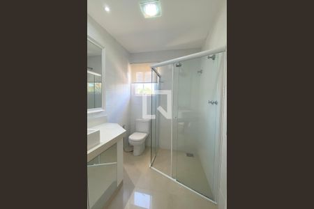 Casa de condomínio à venda com 450m², 4 quartos e 4 vagasBanheiro da Suíte 3