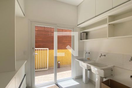 Casa de condomínio à venda com 450m², 4 quartos e 4 vagasÁrea de Serviço